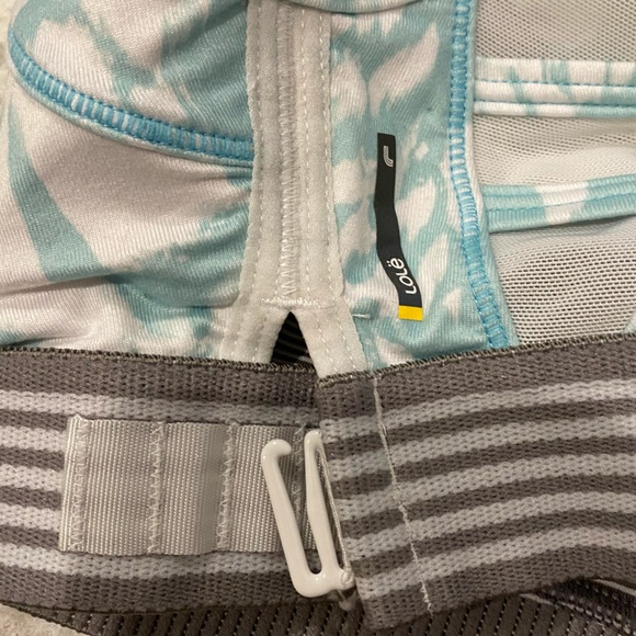 2/$18 Lole Sports Bra Adjustable Band Blue and White Tiedye Mesh Back Size XS - Picture 3 of 6